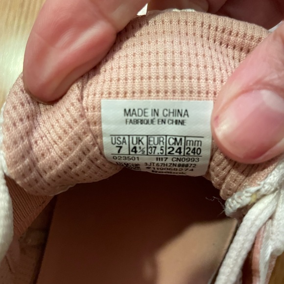 Reebok pink and white sneakers - Picture 4 of 7